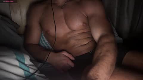 Snapshot of luis763413 chatting on June 14, 1:36 am luis763413 online show from June 14, 1:36 am