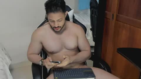 Snapshot of luis_baptista chatting on April 22, 12:46 am luis_baptista online show from April 22, 12:46 am
