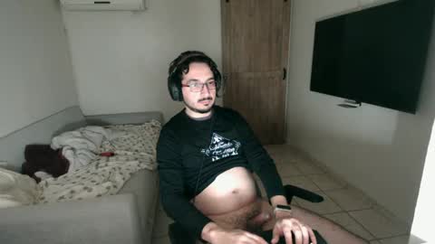 Snapshot of luis_flr chatting on January 22, 4:44 am luis_flr online show from January 22, 4:44 am