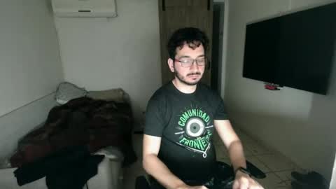 Snapshot of luis_flr chatting on February 14, 4:37 am luis_flr online show from February 14, 4:37 am