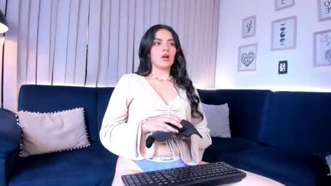 Snapshot of luisa__rosse chatting on February 24, 3:54 pm Luisa online show from February 24, 3:54 pm
