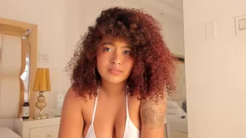 Snapshot of luisa_cameron chatting on January 7, 6:03 pm online show from January 7, 6:03 pm