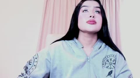 Snapshot of luisaa_diaz_ chatting on June 22, 7:33 pm Luisa Diaz online show from June 22, 7:33 pm
