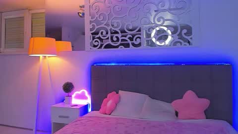 LuisaClover online show from April 11, 12:37 am