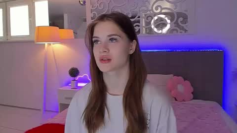 Snapshot of luisaclover chatting on May 2, 12:21 pm LuisaClover online show from May 2, 12:21 pm
