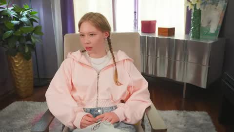 Snapshot of luisaladonne chatting on May 12, 12:13 pm My name is Haley glad to see you in my room online show from May 12, 12:13 pm