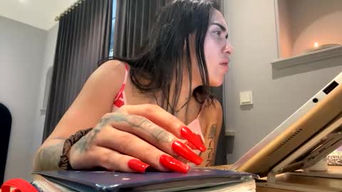 Snapshot of luisamonsterdick chatting on October 21, 9:54 am Luisa Monsters online show from October 21, 9:54 am