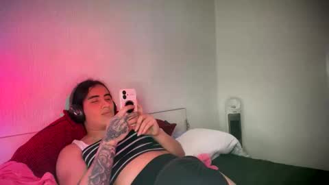Snapshot of luisamonsterdick chatting on February 12, 12:49 am Luisa Monsters online show from February 12, 12:49 am