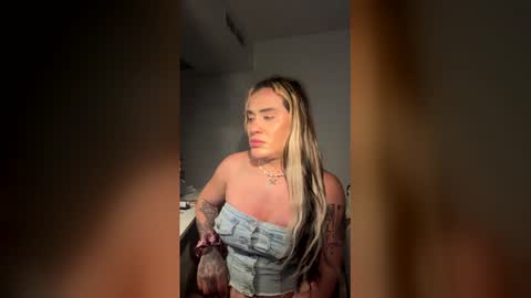 Snapshot of luisamonsterdick chatting on May 10, 12:27 am Luisa Monsters online show from May 10, 12:27 am