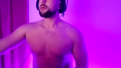 Snapshot of luk_me chatting on December 7, 12:52 am luk_me online show from December 7, 12:52 am