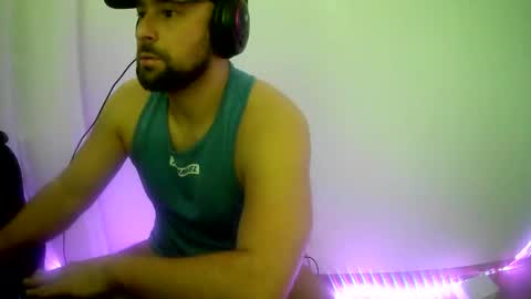 Snapshot of luk_me chatting on January 4, 10:05 am luk_me online show from January 4, 10:05 am