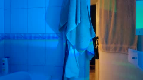 Snapshot of luk_me chatting on February 12, 11:22 pm luk_me online show from February 12, 11:22 pm