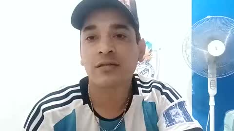 Snapshot of lukaqac chatting on November 15, 10:26 pm Lukapijagorda online show from November 15, 10:26 pm