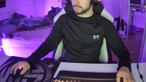 lukasschoetz online show from December 27, 9:43 pm