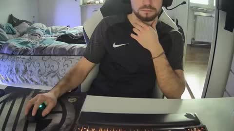 lukasschoetz online show from January 9, 10:09 am