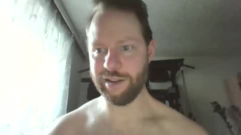 Snapshot of luke91_t chatting on February 24, 3:54 pm luke91_t online show from February 24, 3:54 pm