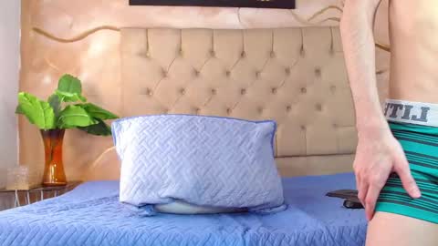 Snapshot of luke_carter chatting on May 22, 1:28 pm luke_carter online show from May 22, 1:28 pm