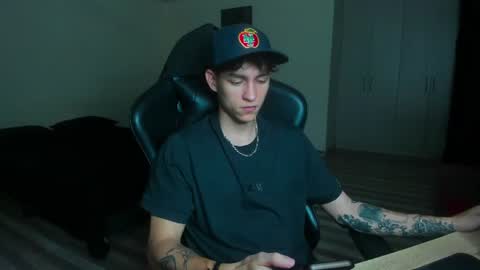 Snapshot of luke_chill chatting on June 16, 11:51 pm Luke online show from June 16, 11:51 pm