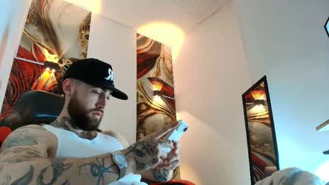 Snapshot of luke_davis01 chatting on May 9, 12:54 pm LUKE online show from May 9, 12:54 pm