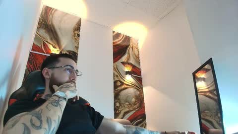 Snapshot of luke_davis01 chatting on May 28, 1:08 pm LUKE online show from May 28, 1:08 pm