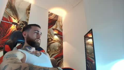 Snapshot of luke_davis01 chatting on June 3, 2:33 pm LUKE online show from June 3, 2:33 pm