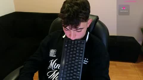 lukeboyce online show from April 17, 11:52 pm