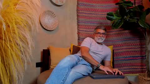 Luke Crews online show from March 1, 2:15 am