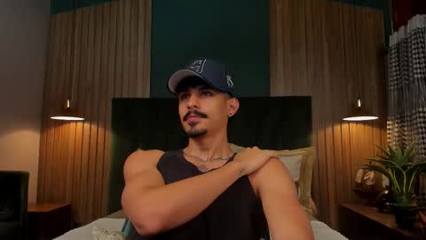 Luke Taylor online show from December 2, 11:04 am