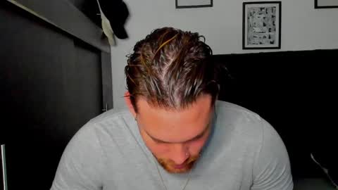 Snapshot of lukeglanton17 chatting on February 28, 1:37 am Luke online show from February 28, 1:37 am