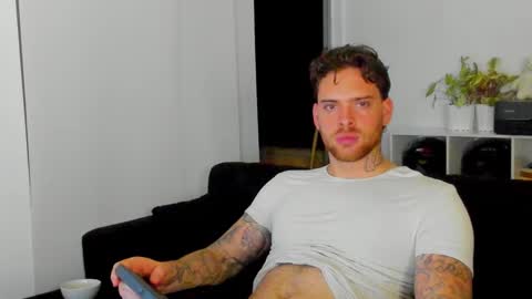 Snapshot of lukeglanton17 chatting on September 11, 4:01 am Luke online show from September 11, 4:01 am