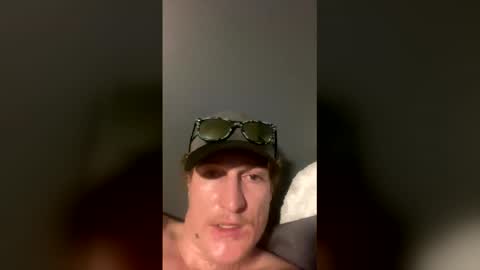 Snapshot of lukeshaft chatting on May 20, 3:56 am lukeshaft online show from May 20, 3:56 am