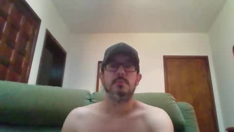 Snapshot of lukz88bigcock chatting on January 12, 2:45 am Luke online show from January 12, 2:45 am