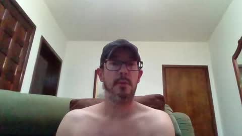 Snapshot of lukz88bigcock chatting on January 11, 12:48 am Luke online show from January 11, 12:48 am