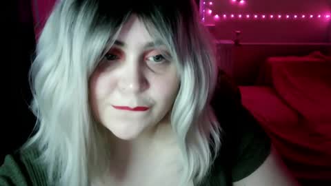 lulovia online show from April 11, 10:25 pm