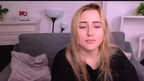 Lily online show from March 3, 10:15 pm