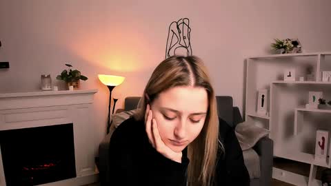 Lily online show from April 10, 9:19 pm