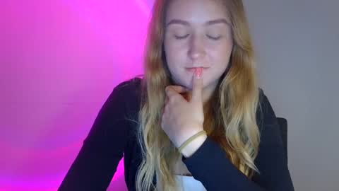 Lulu Baby18 online show from October 1, 8:15 pm