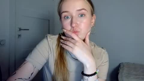 Snapshot of lulu_baby1 chatting on April 30, 8:26 pm Lulu Baby18 online show from April 30, 8:26 pm