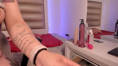 elizabeth online show from November 13, 12:37 pm