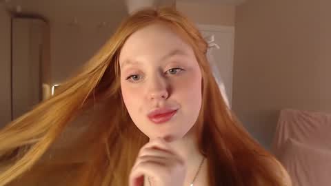 Snapshot of lulu_moons chatting on December 11, 7:57 pm Lulu online show from December 11, 7:57 pm