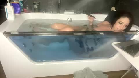 Snapshot of lulu_only_fans chatting on January 19, 7:04 pm Lulu online show from January 19, 7:04 pm