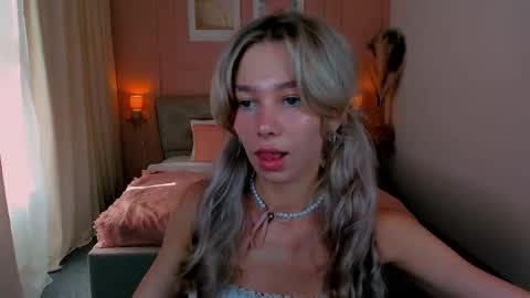 Snapshot of lulualise chatting on May 24, 1:05 pm Alise online show from May 24, 1:05 pm