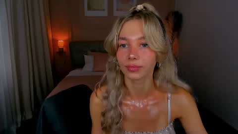 Snapshot of lulualise chatting on June 8, 2:06 pm Alise online show from June 8, 2:06 pm