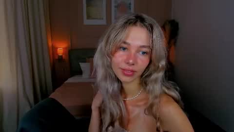 Snapshot of lulualise chatting on June 10, 2:16 pm Alise online show from June 10, 2:16 pm