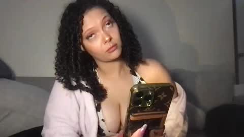 Snapshot of luluvalenttine chatting on November 23, 6:41 pm LuLu Valenttine Hot Sexy HawaiianCape Verde online show from November 23, 6:41 pm