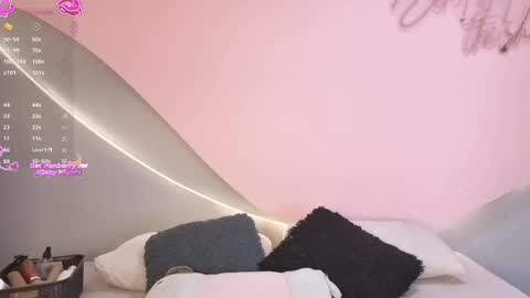 Snapshot of luluwonder_ chatting on April 24, 8:00 pm Lulu online show from April 24, 8:00 pm