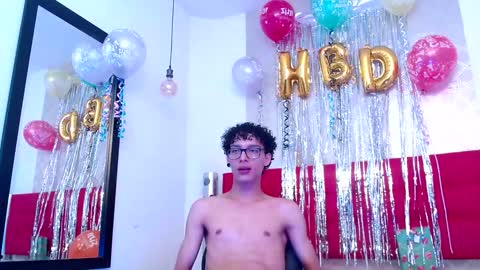 Snapshot of lumberjack_20 chatting on December 24, 6:44 am Vanity ErosX online show from December 24, 6:44 am