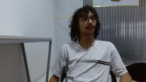Snapshot of lumberjack_20 chatting on May 24, 12:10 pm Vanity ErosX online show from May 24, 12:10 pm
