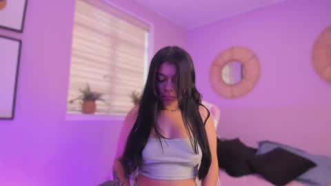 lummii_ online show from February 21, 7:15 pm