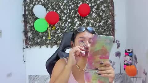 Luna  online show from November 4, 7:02 pm